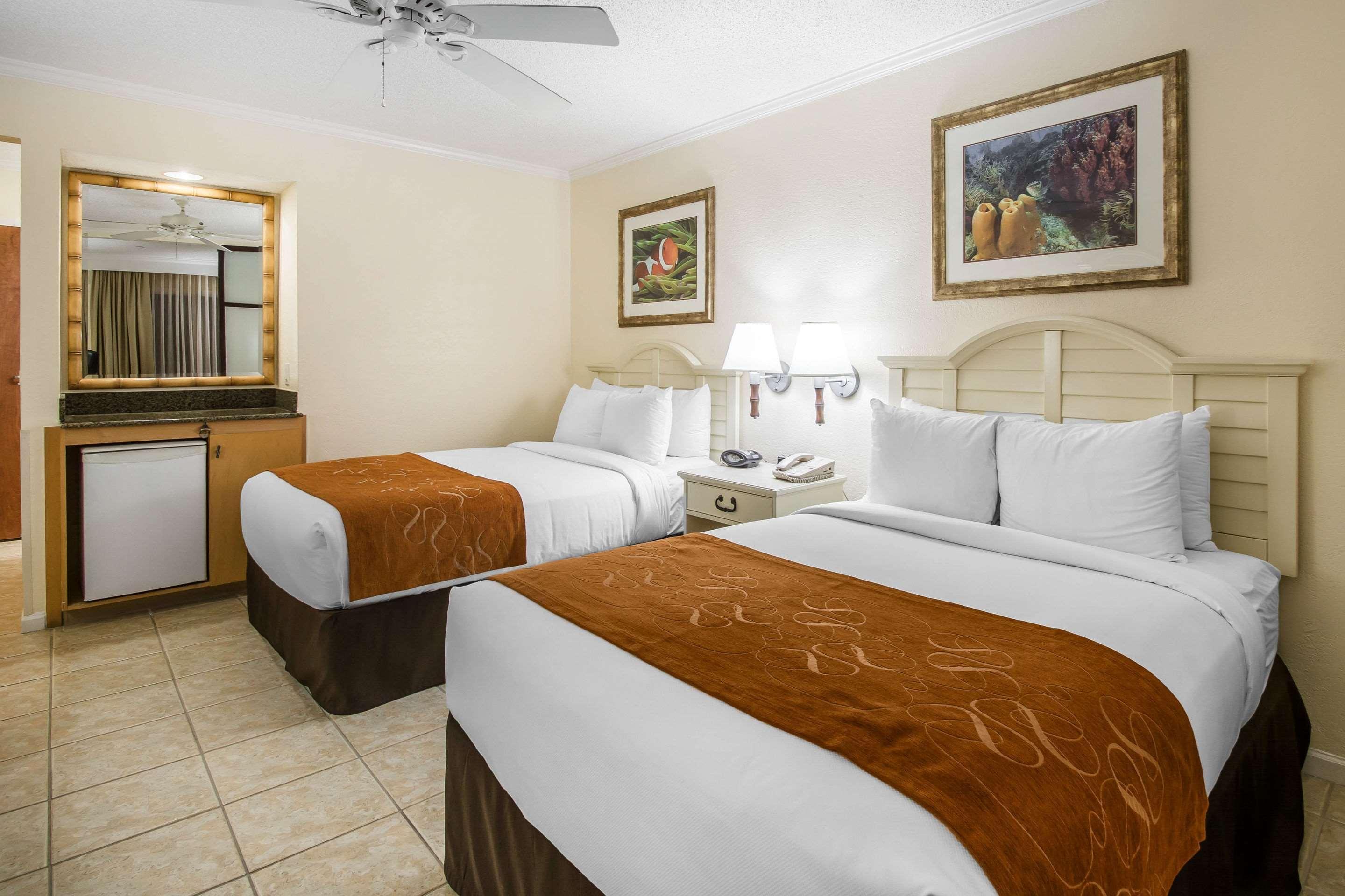 Comfort Suites Paradise Island Creek Village Exterior photo