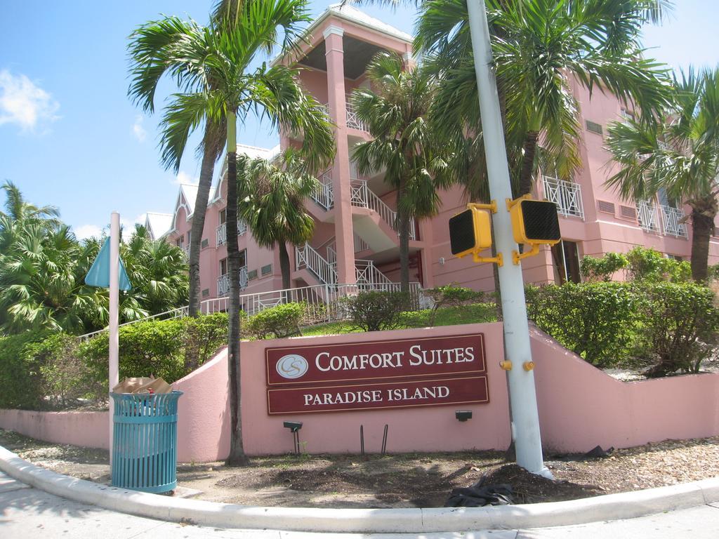 Comfort Suites Paradise Island Creek Village Exterior photo