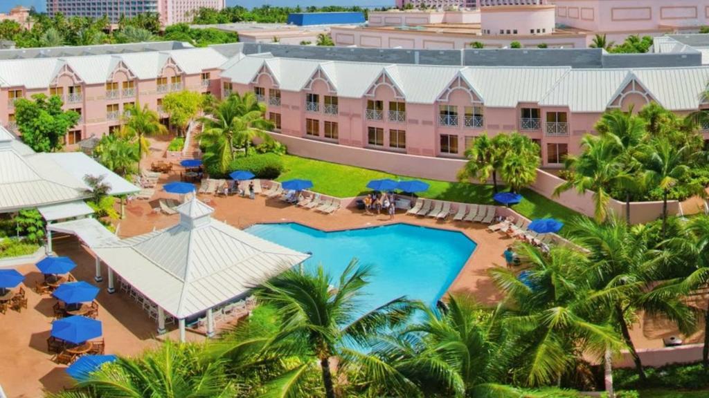Comfort Suites Paradise Island Creek Village Exterior photo