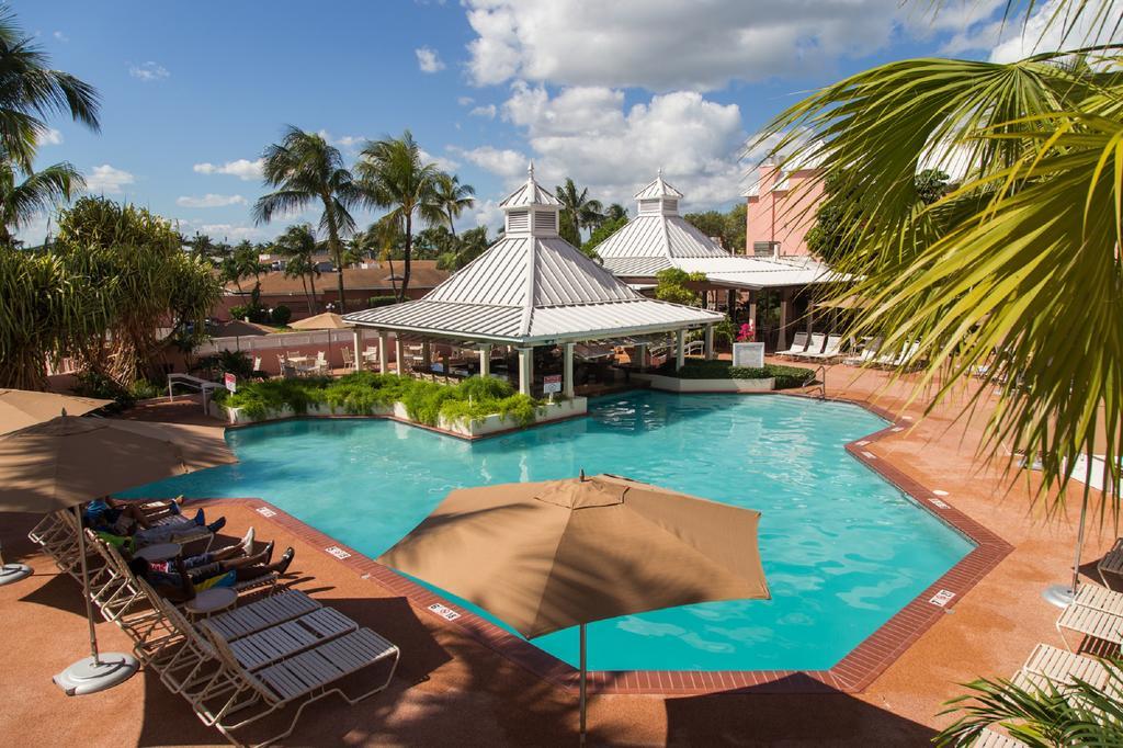 Comfort Suites Paradise Island Creek Village Exterior photo