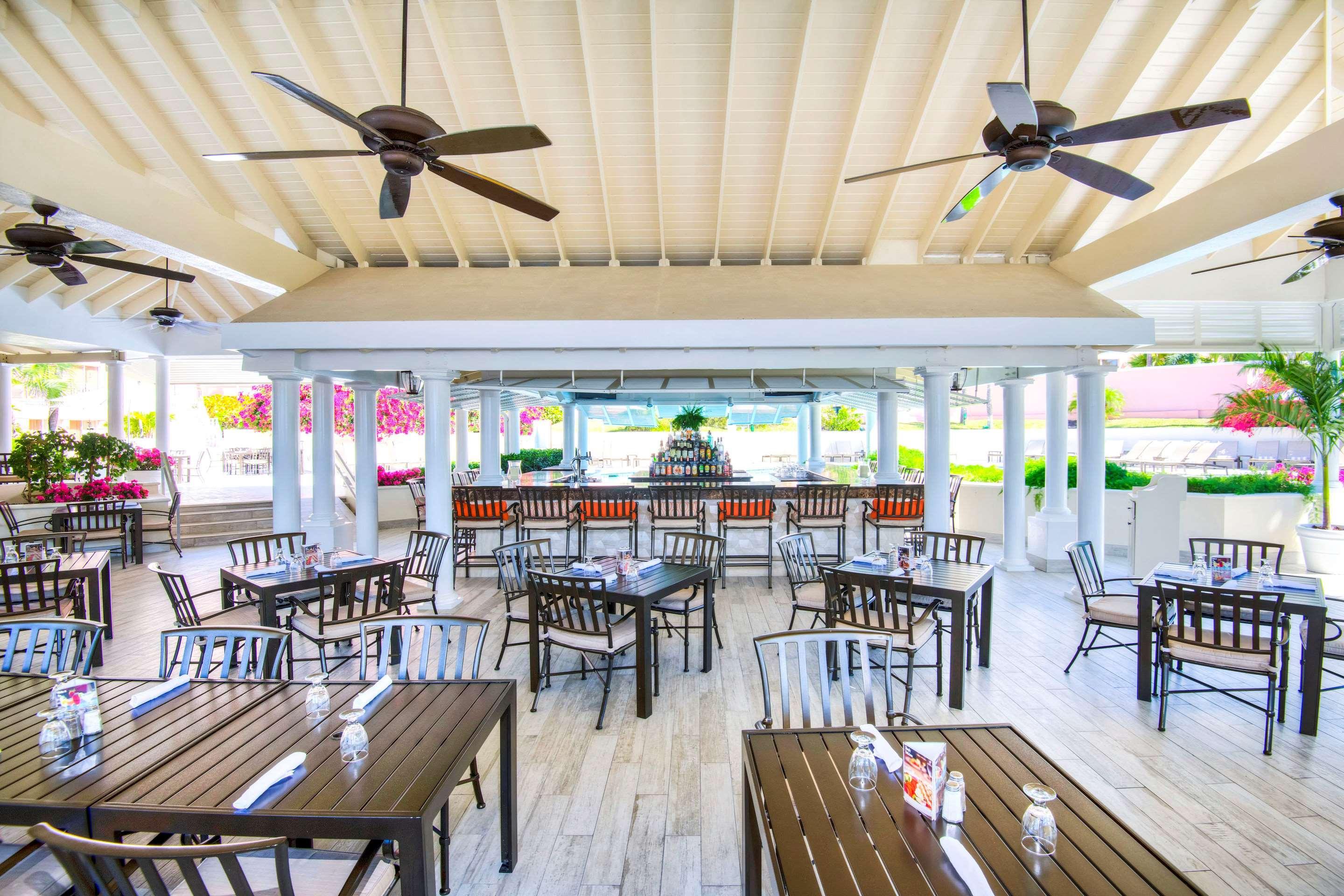 Comfort Suites Paradise Island Creek Village Exterior photo