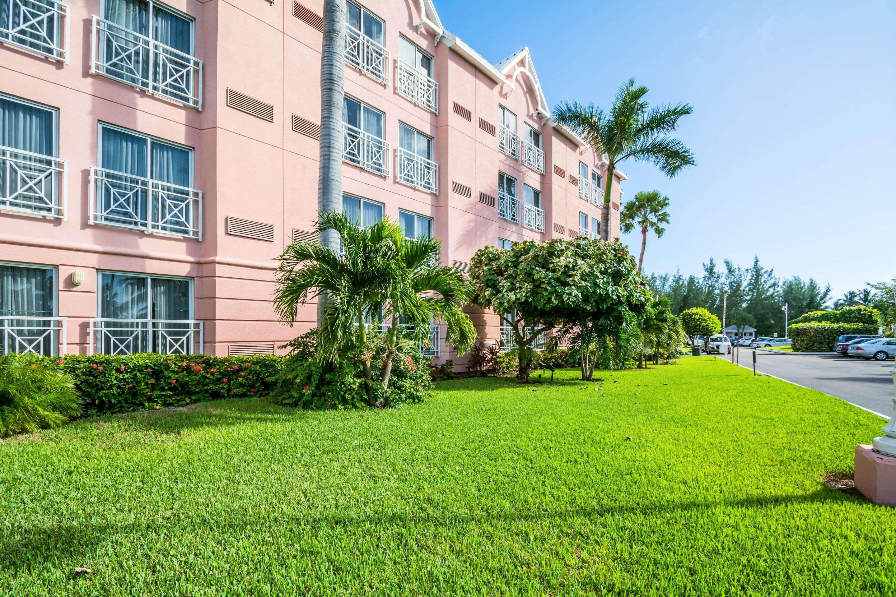 Comfort Suites Paradise Island Creek Village Exterior photo