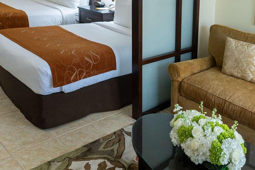 Comfort Suites Paradise Island Creek Village Room photo