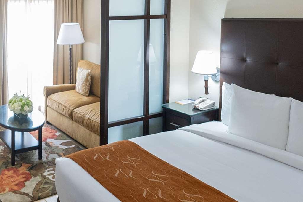 Comfort Suites Paradise Island Creek Village Room photo