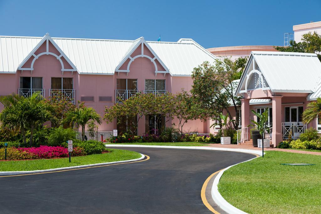 Comfort Suites Paradise Island Creek Village Exterior photo