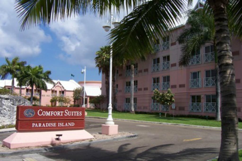 Comfort Suites Paradise Island Creek Village Exterior photo