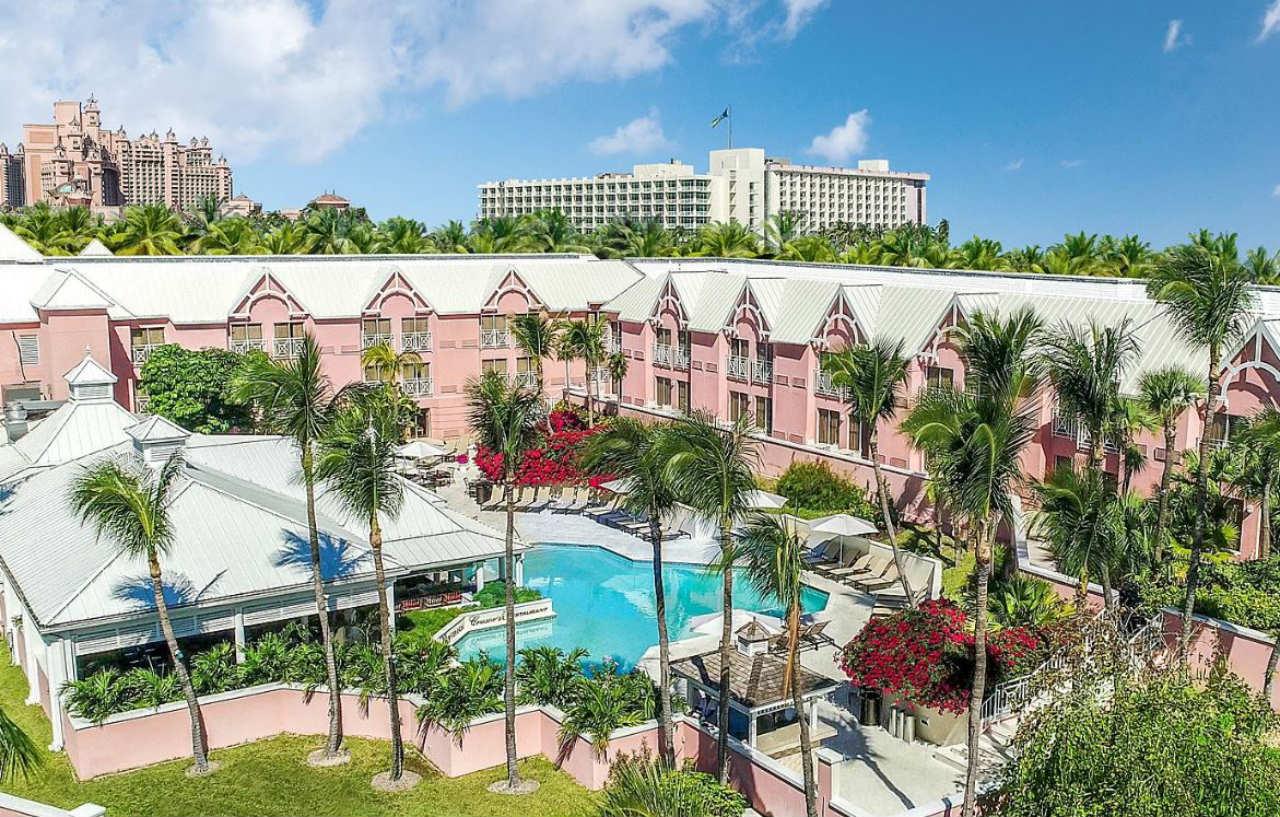 Comfort Suites Paradise Island Creek Village Exterior photo